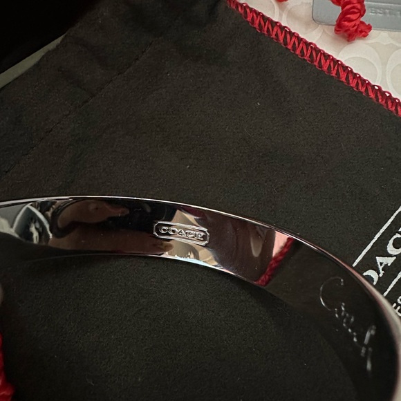 NWOT Giftable! Coach Graphic Logo Bangle in White and Silver - Picture 3 of 12